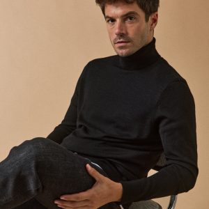 Pull fin col roulé laine mérinos homme