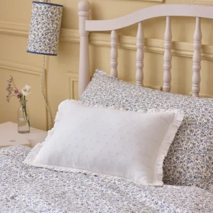 Housse de coussin broderie anglaise
