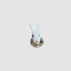 Pin’s Lapin blanc – Nach