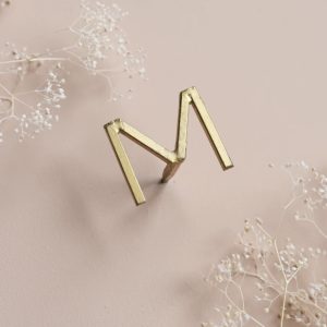 Clou mural en laiton – Lettre M – Baubels